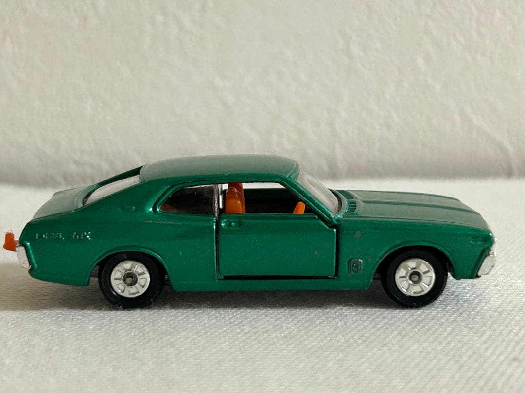 トミカ 日本製 黒箱 小田急特注 74-1-5 ニッサン ローレル2000SGX