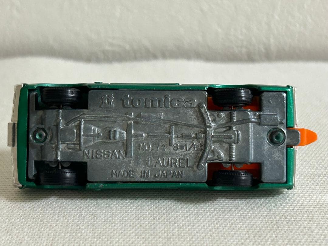 トミカ 日本製 黒箱 小田急特注 74-1-5 ニッサン ローレル2000SGX