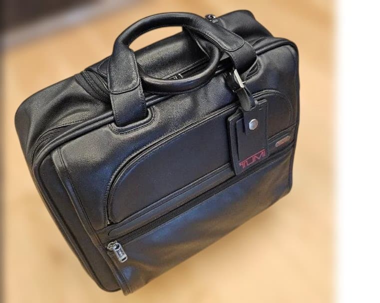 希少質感最高TUMIの良質の本革　TUMI ブラックレザー キャリーケース