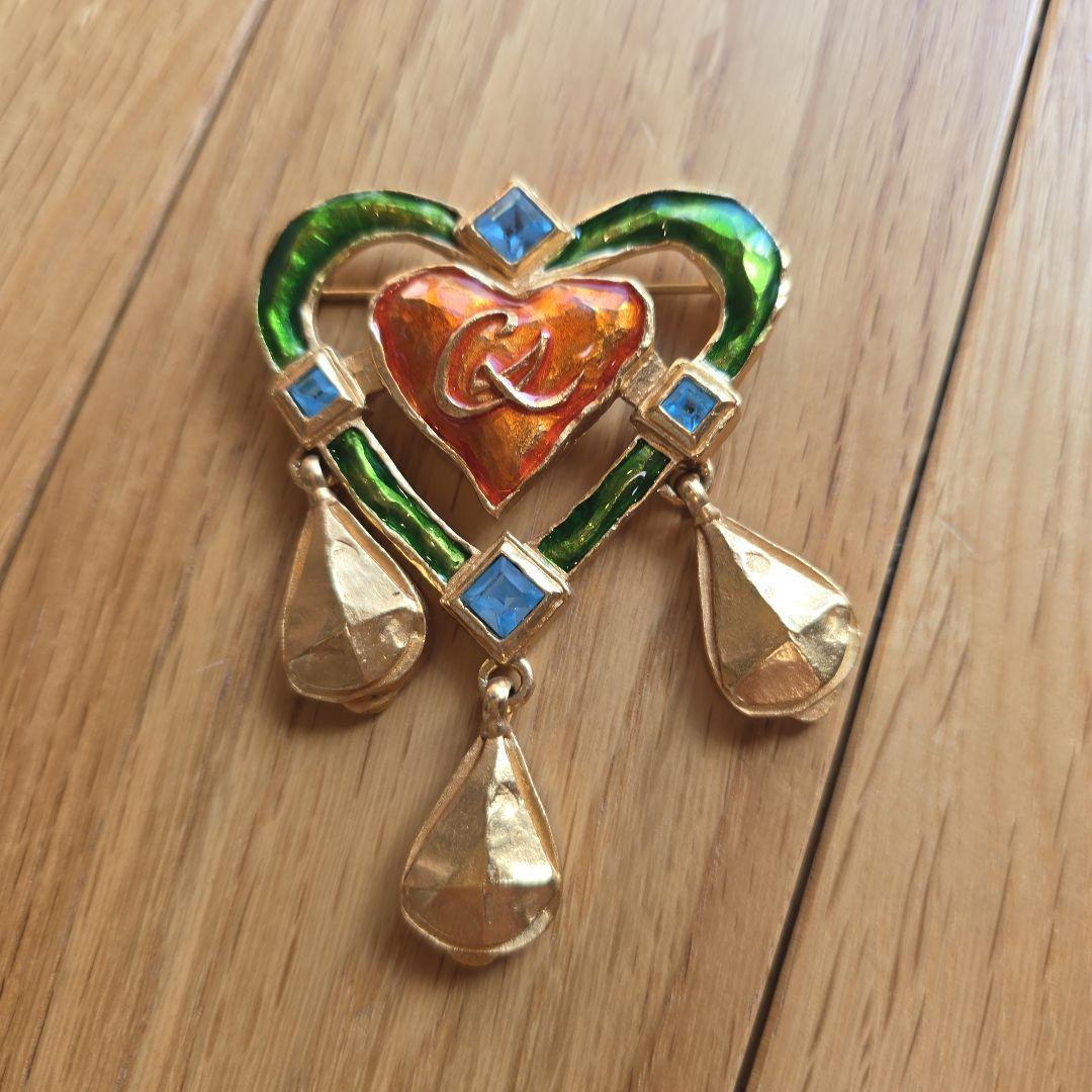 クリスチャンラクロワのハート型ブローチ
