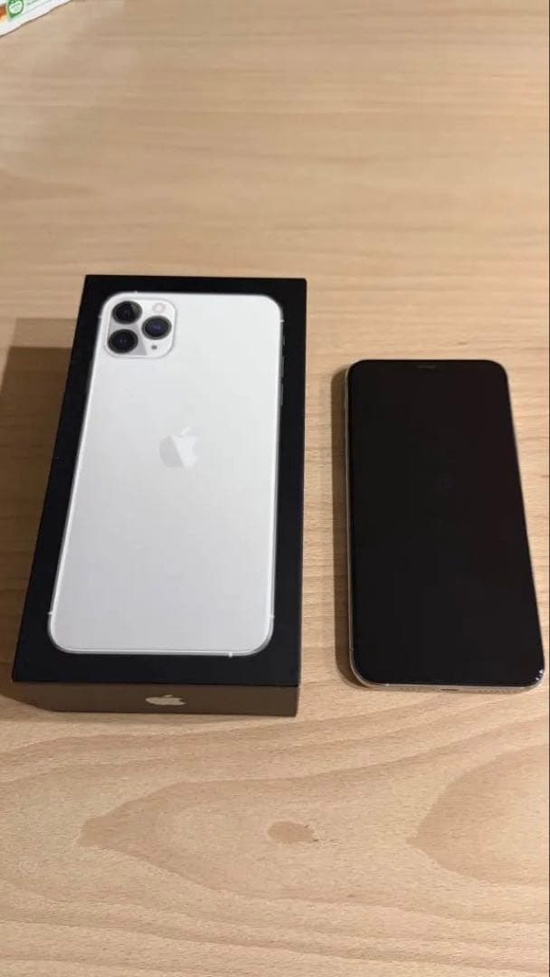 Apple iPhone 11 Pro シルバー 本体 箱付き　イヤホン付き