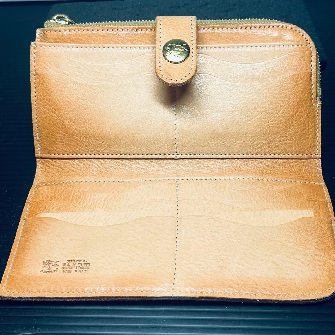 ILBiSONTEコンチョストラップ 二つ折り財布 ヌメナチュラルレザー本革