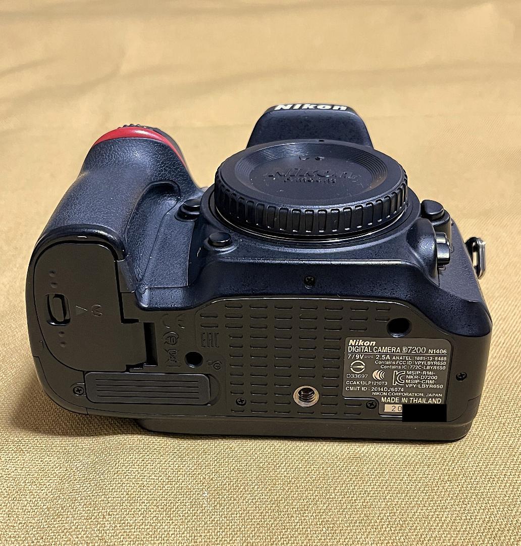 Nikon D7200 デジタル一眼レフカメラ 本体　予備バッテリー付き