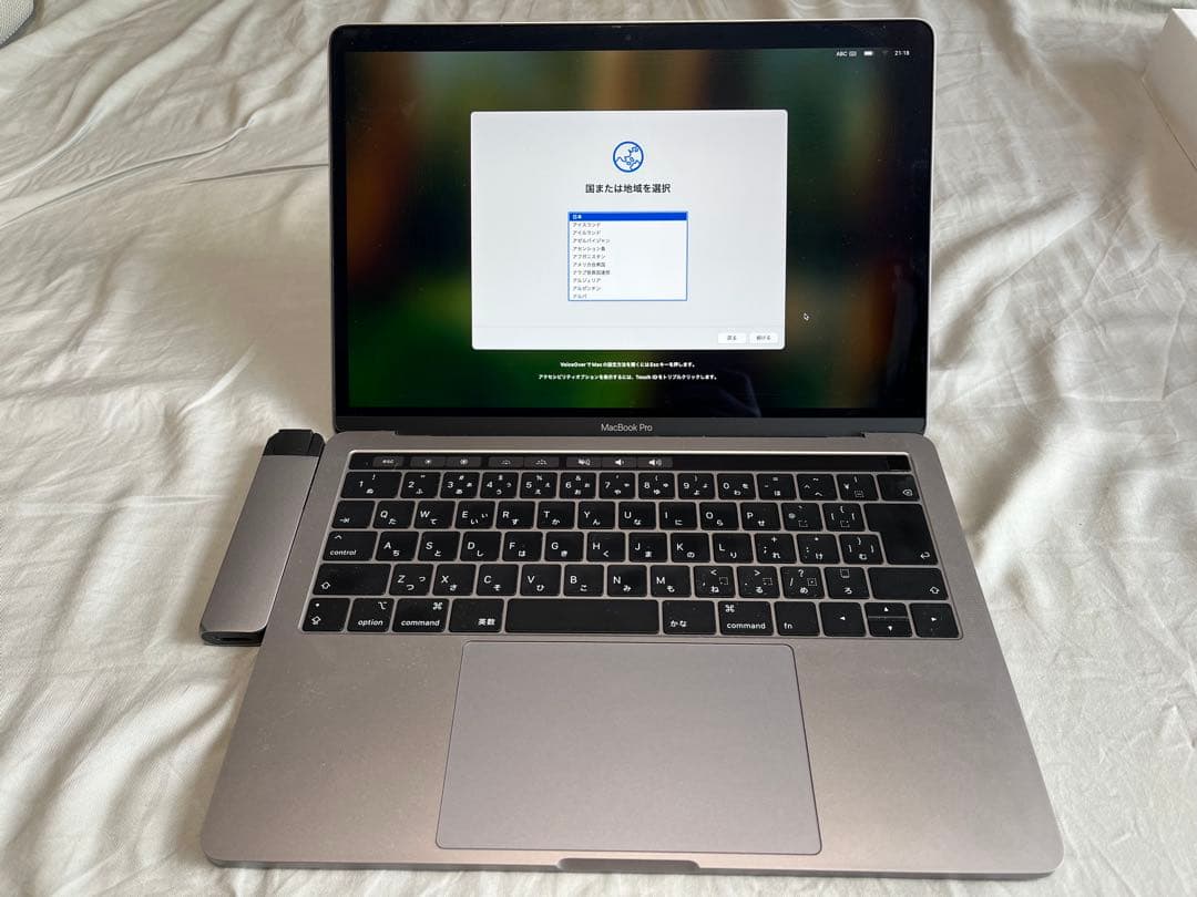 MacBook Pro 13inch 2019 付属品完備+Satechiハブ