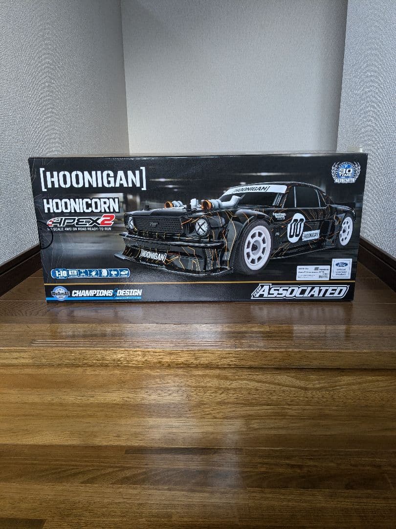 アソシエイテッド　AS30124 Apex2 Hoonicorn RTR 未開封