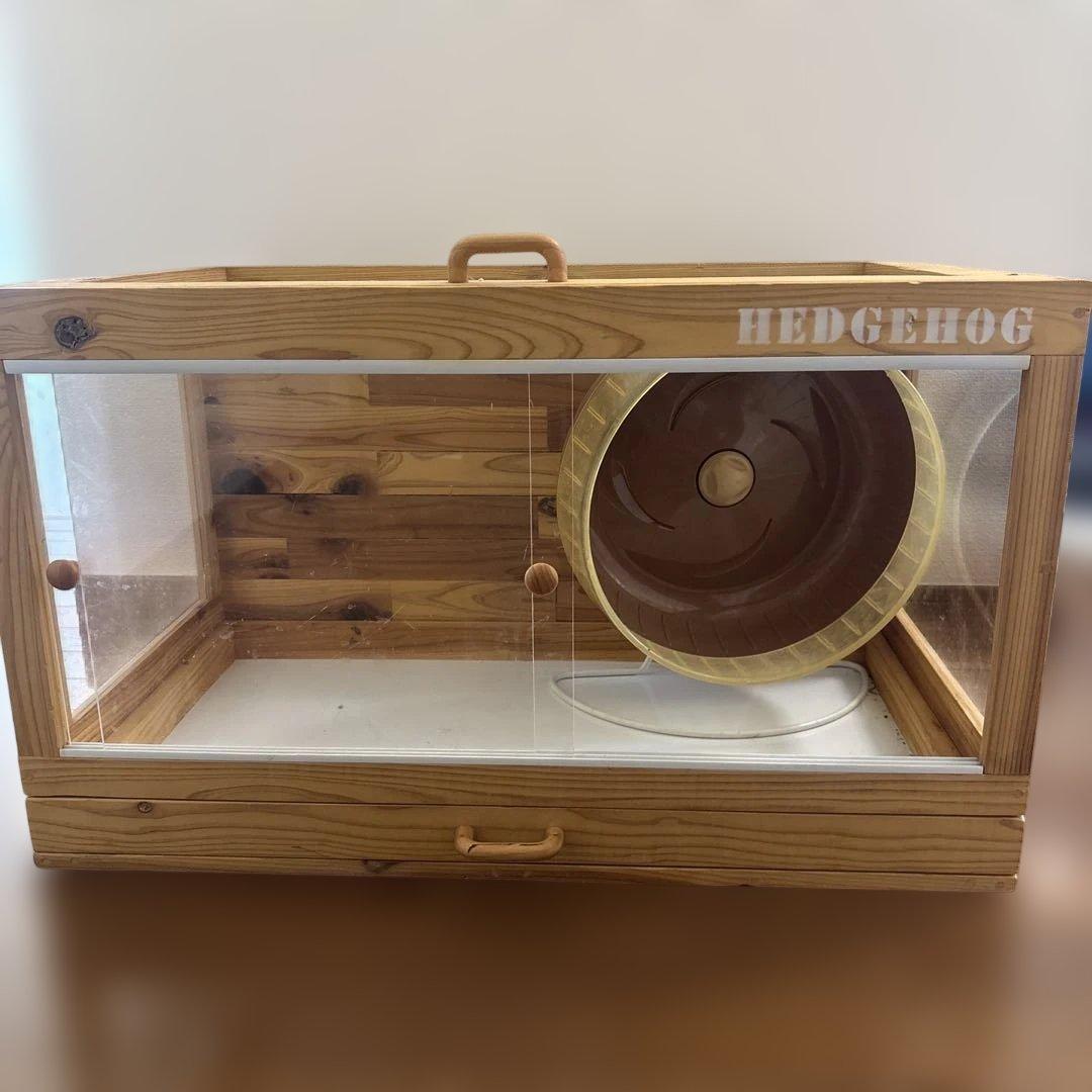 ハリネズミ用木製ケージ（回し車付き）