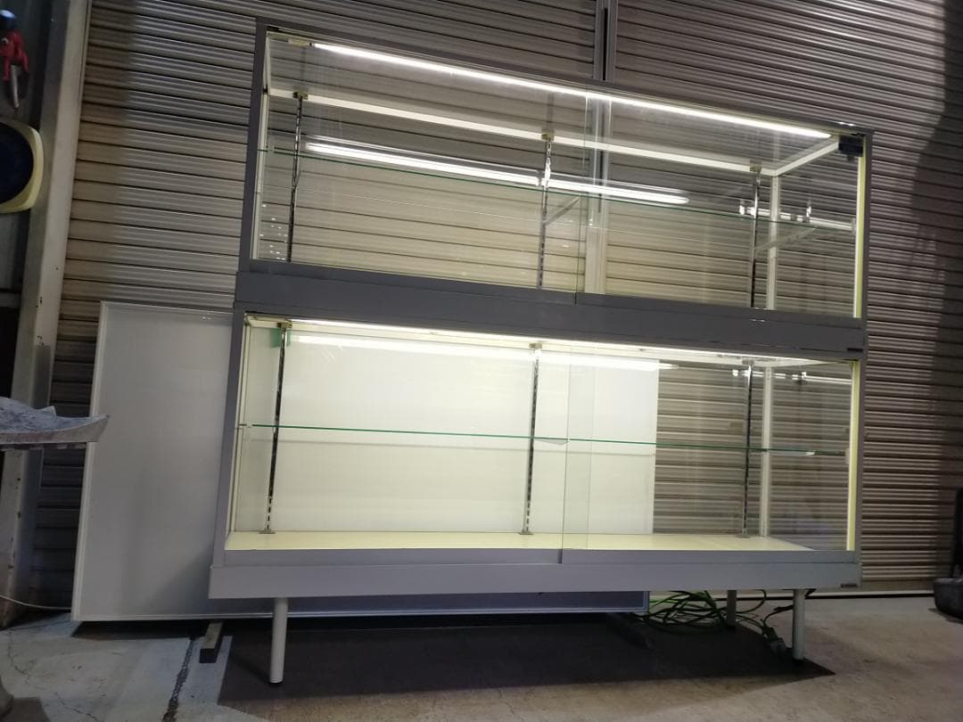 (引取限定）タカヤマ製☆陳列用ガラスショーケース☆2段式☆収納☆(照明付き)