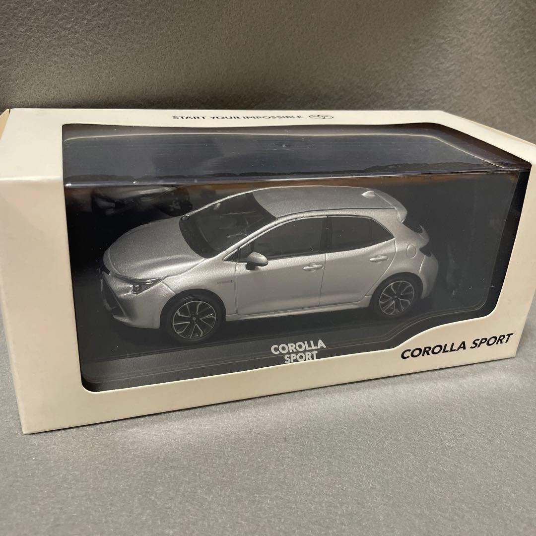 カローラスポーツ　カラーサンプル　シルバーメタリック