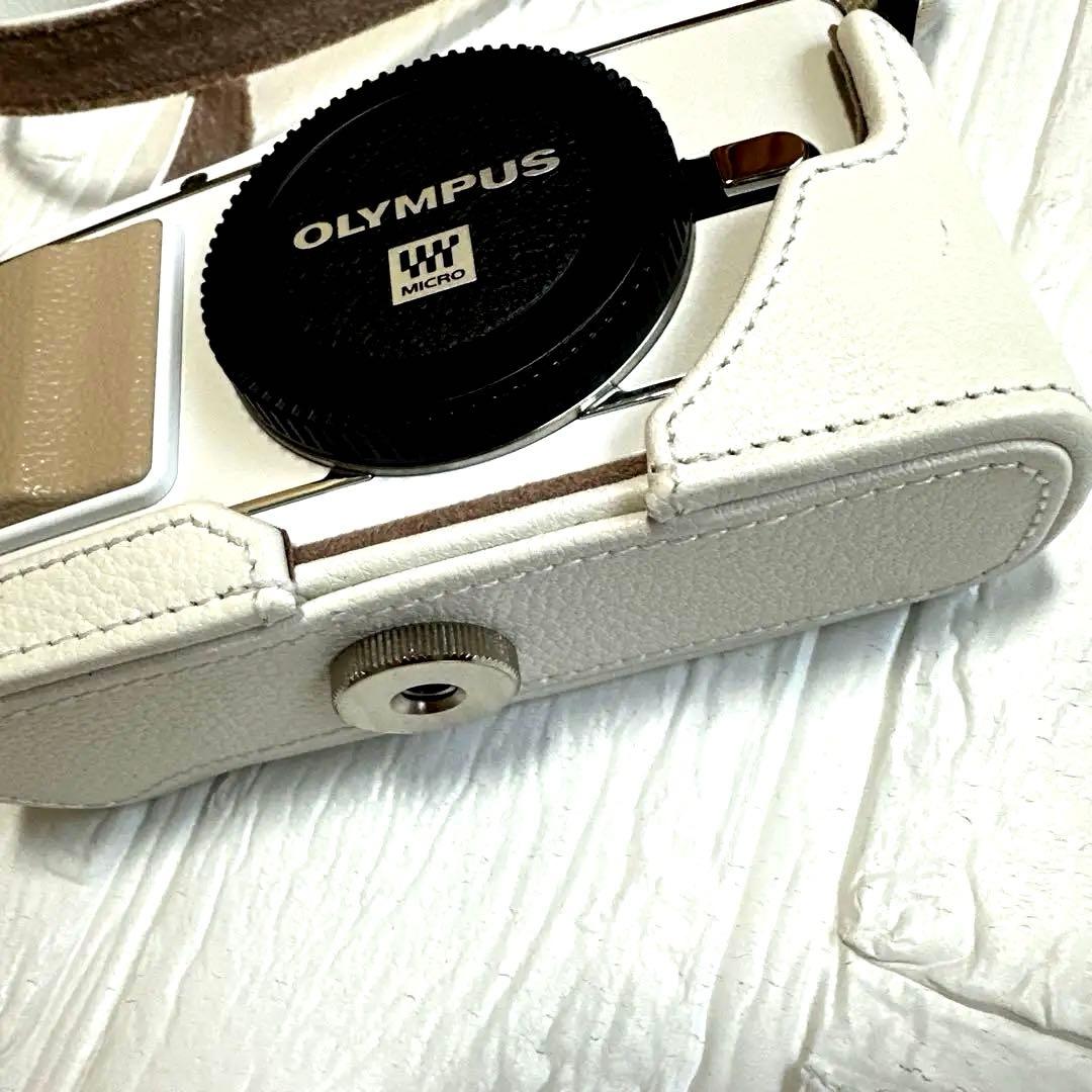 【レンズ３本・カメラはサービス】匿名送料無料　オリンパスPEN EP3