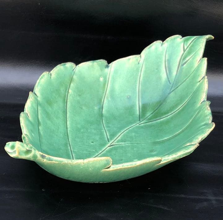 古美術品◼️蔵から大きな美しい葉っぱのお皿が出てきました、茶道具？