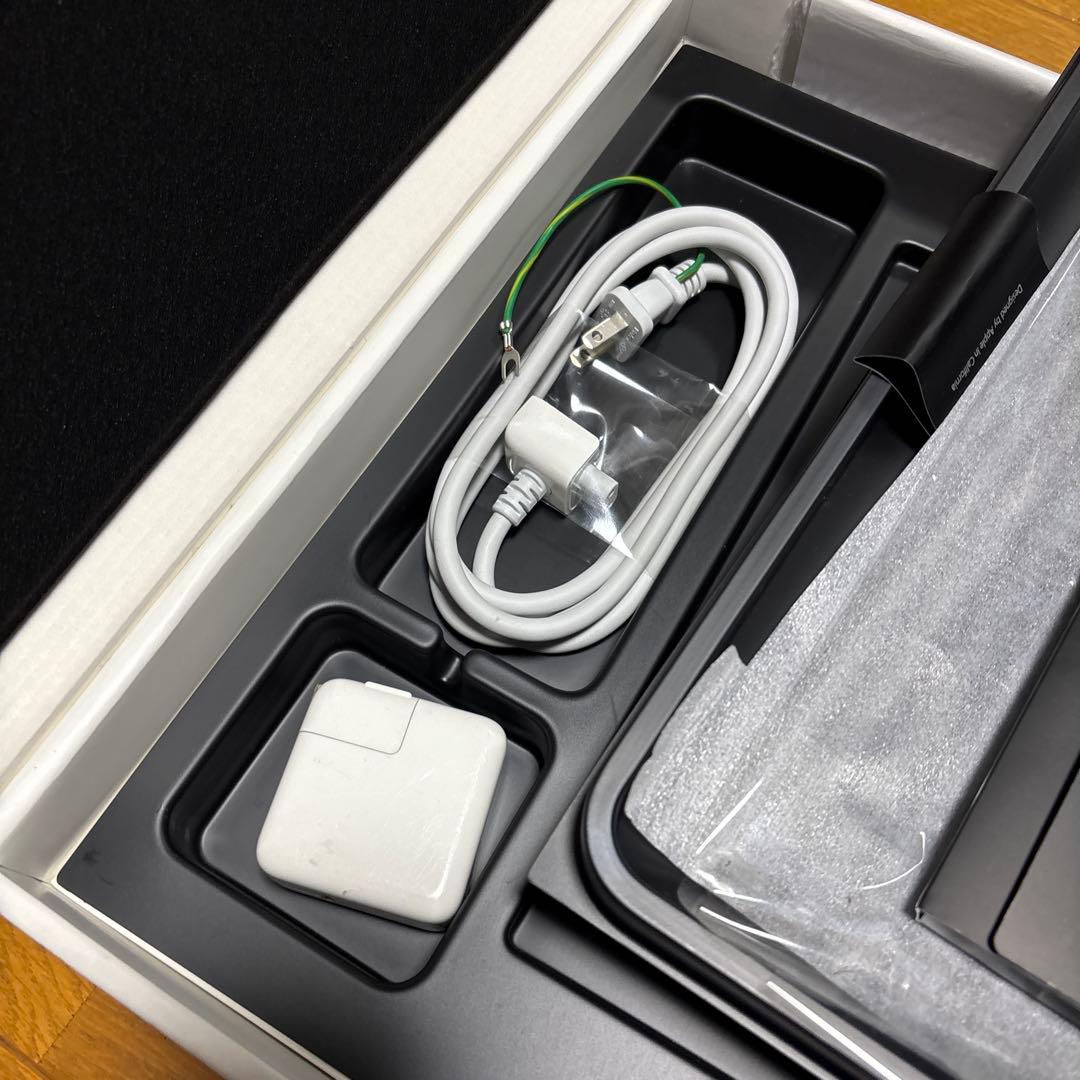 Apple MacBook Air 13インチ (2018) 本体と箱