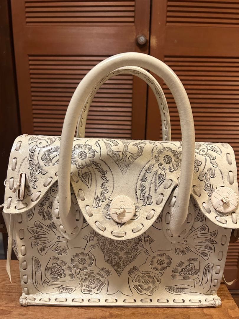 GRACE CONTINENTALのCarving Tribes