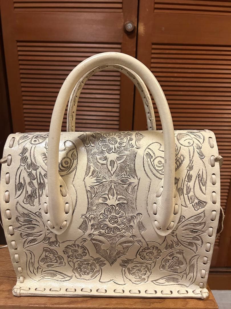 GRACE CONTINENTALのCarving Tribes