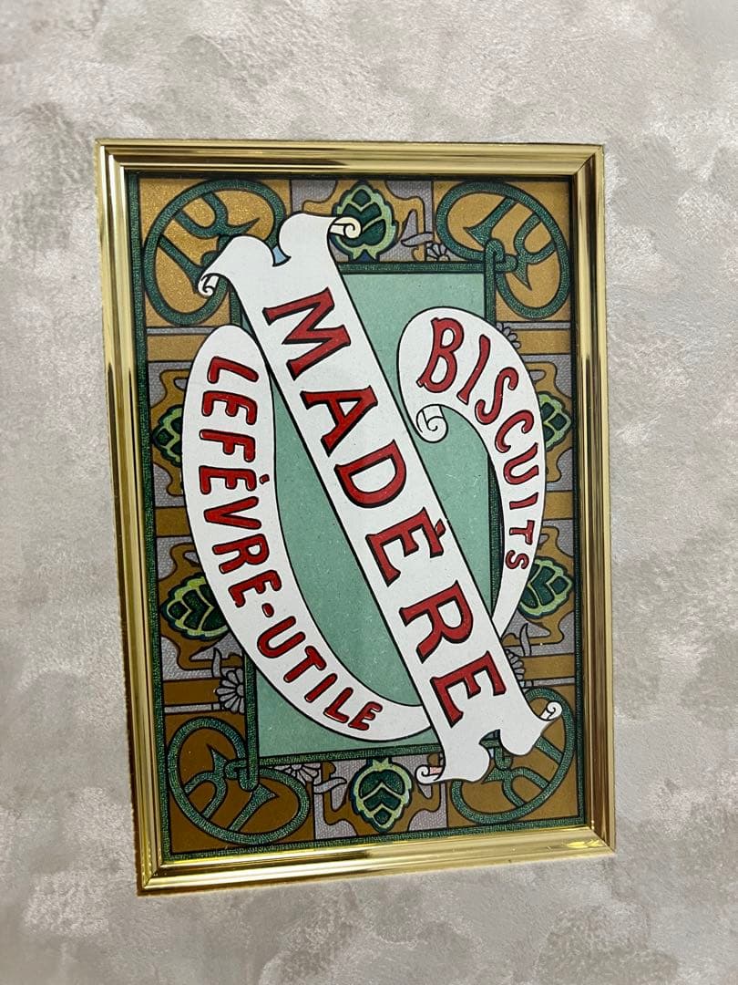 アルフォンス・ミュシャ　ビスケット缶　マドレ