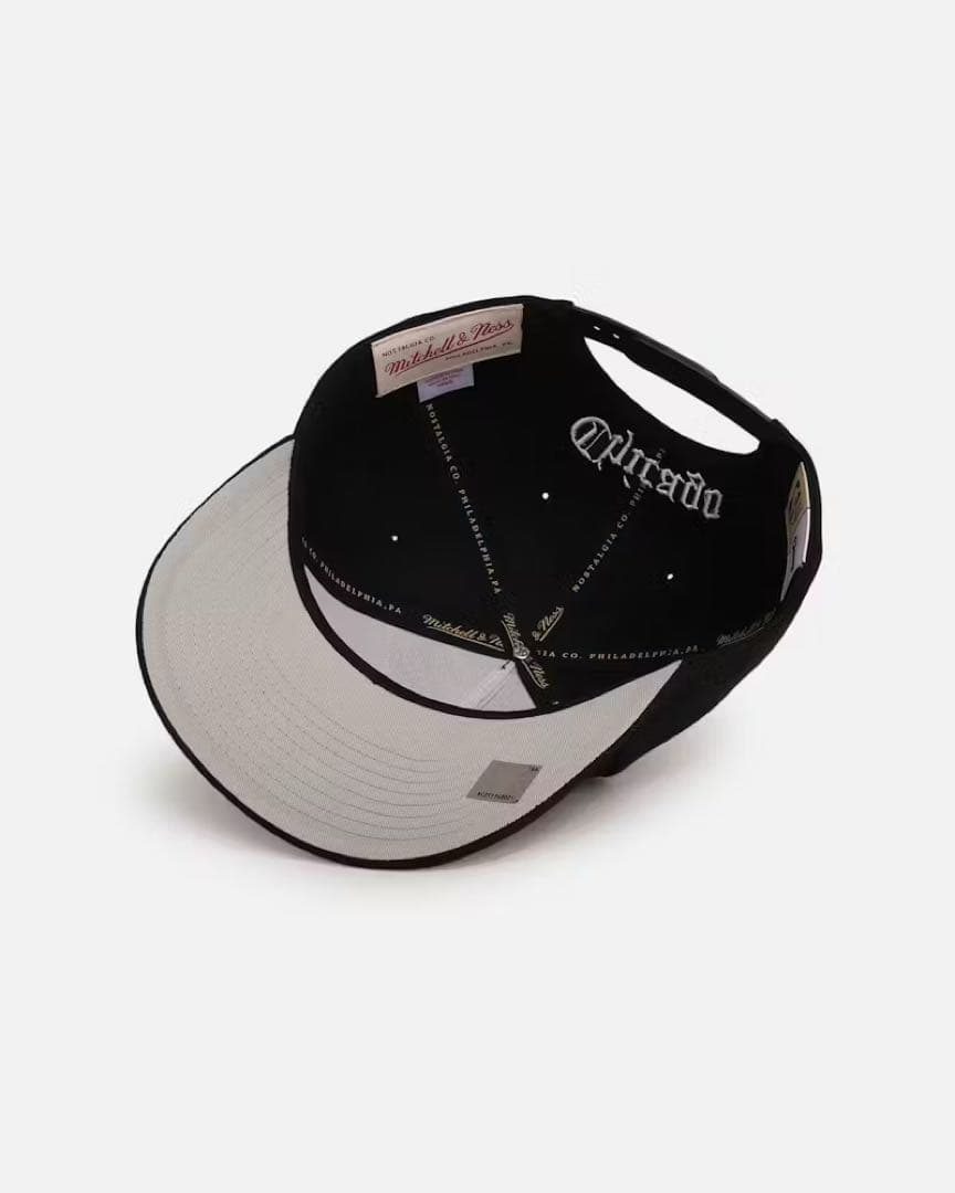 ミッチェルアンドネス シカゴブルズPRO PINCH SNAPBACKキャップ
