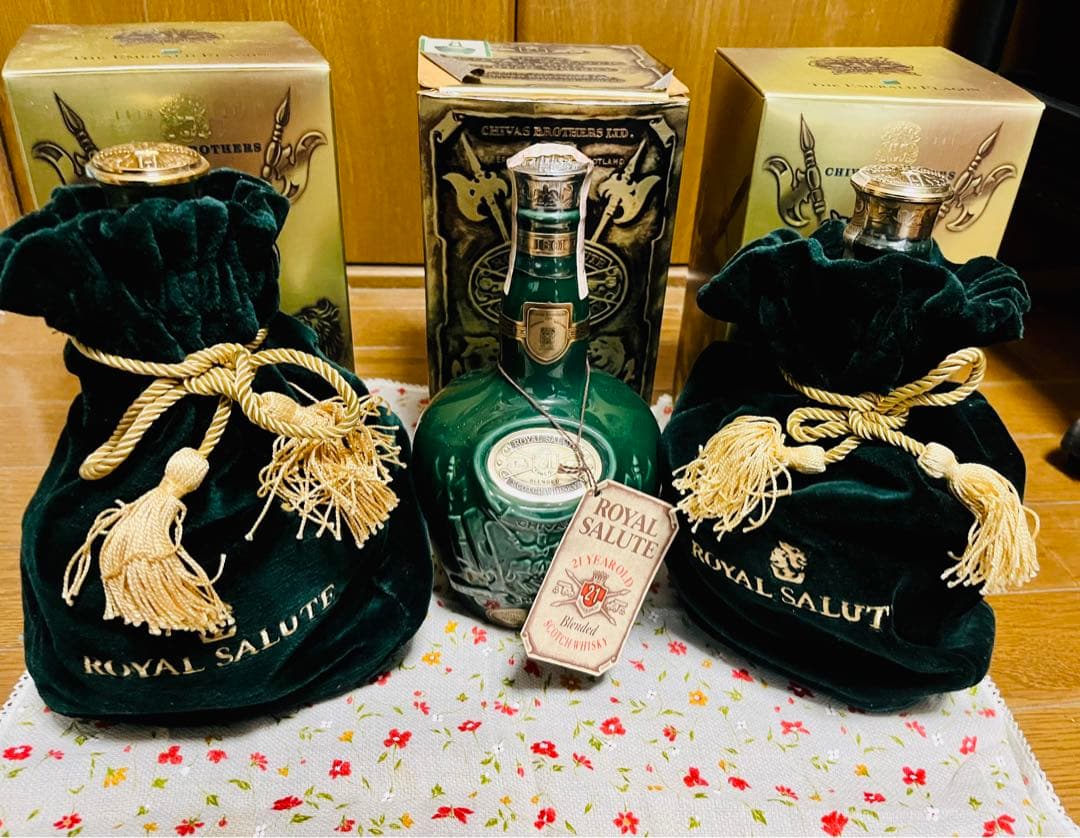 ロイヤル サルート21年（化粧箱付き） ウィスキー エメラルド700ml×3本
