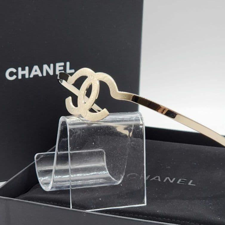 【 近年モデル 】 シャネル　ココマーク　カチューシャ　ゴールド金具　箱付き