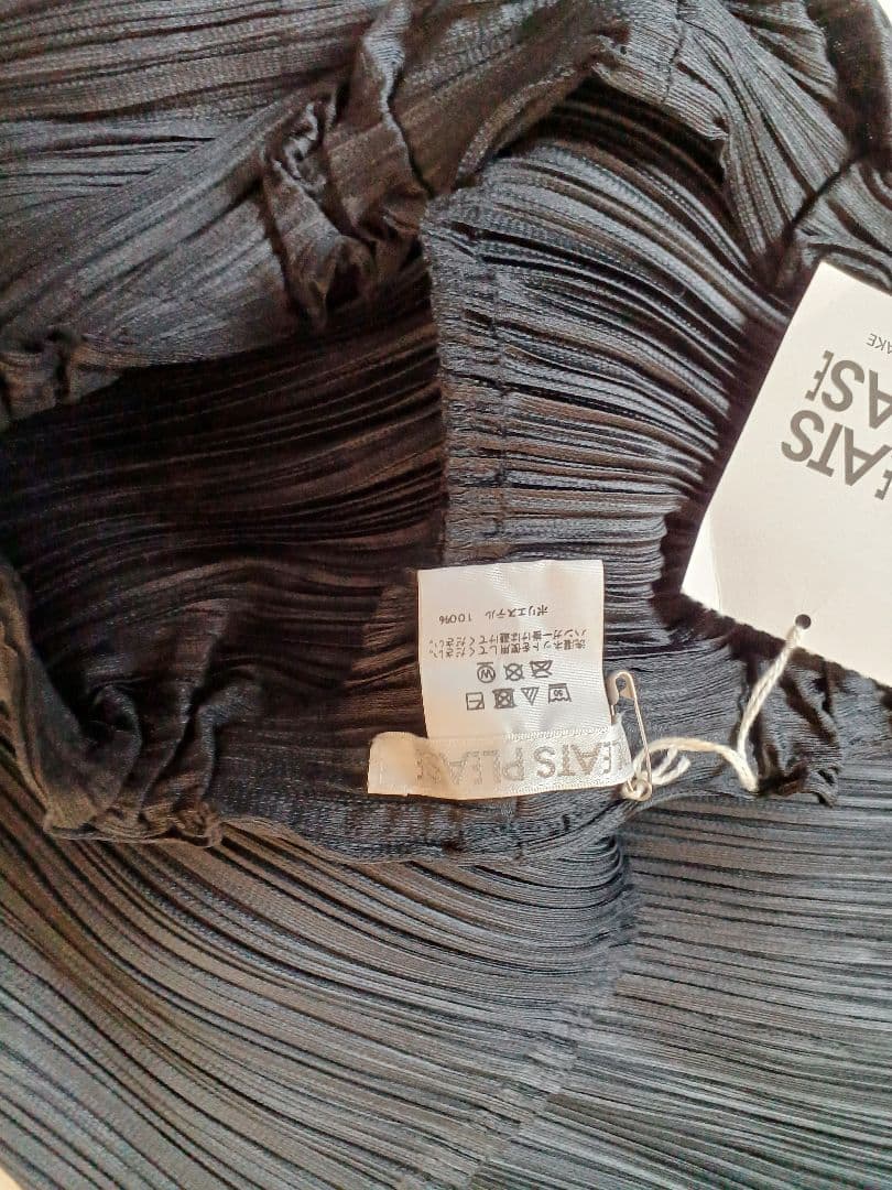 新品未使用プリーツプリーズISSEY MIYAKE横プリーツワイドパンツ黒