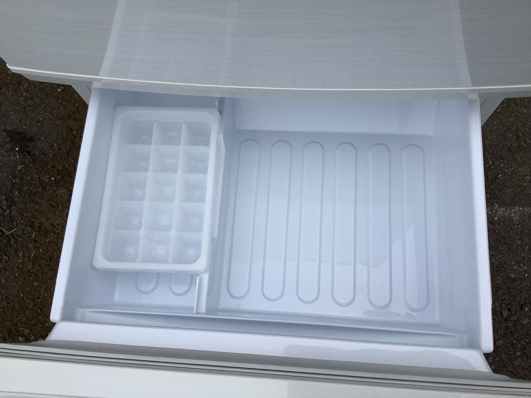 ひまわり 19年製 シャープ 2ドア冷蔵庫 SJ-D14F-W 137L