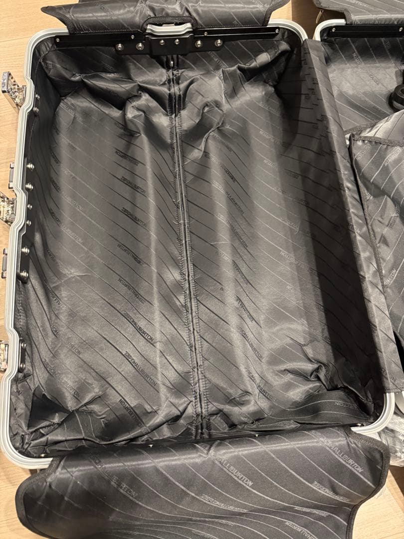 ゼロハリバートン　スーツケース　ジオ3.0？　68L