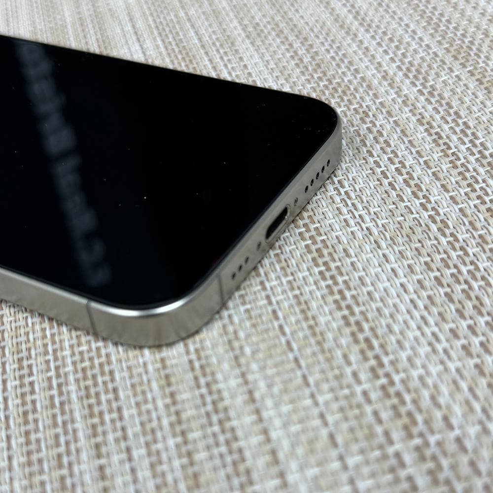 iPhone 15Pro 本体 + CASETiFY＆花井祐介コラボケースセット