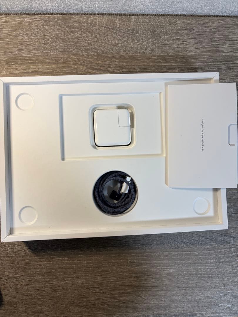 MacBook Air M2 2022 8GB 256GB 13インチ