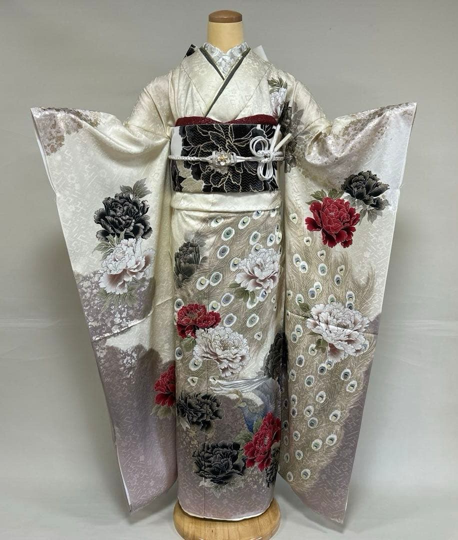 生成り孔雀に牡丹の振袖フルセット
