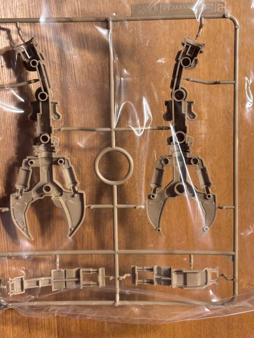 新品　PLAMAX 1/35 コンバットアーマー　ダグラムVer.GTプラモデル