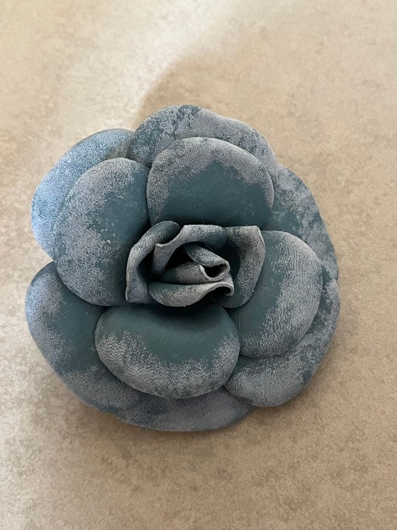 CHANEL グレー コサージュ　ヴィンテージ