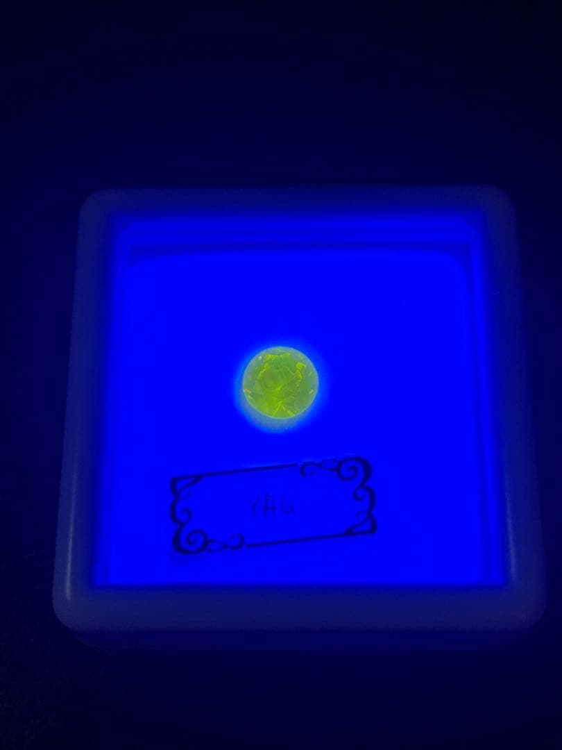 YAG ヤグ　イットリウムアルミニウムガーネット　ルース　ダイヤ　蛍光鉱物　根付