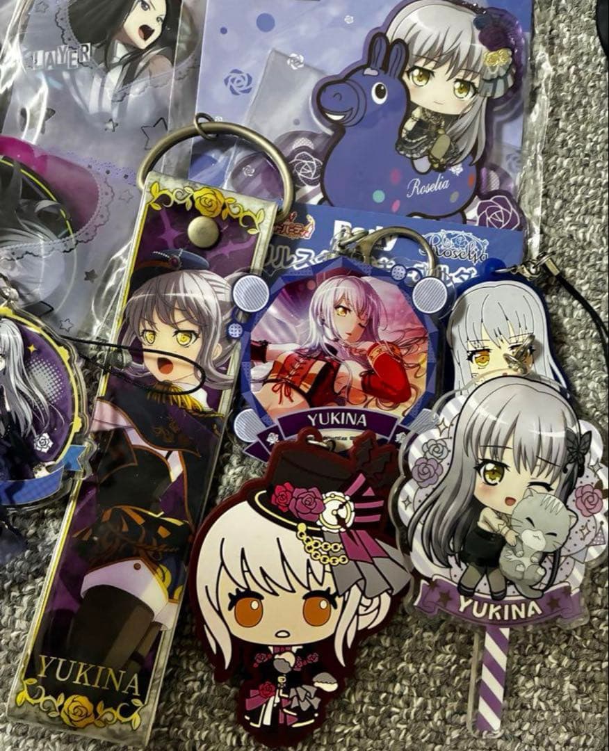 湊友希那 寝そべり