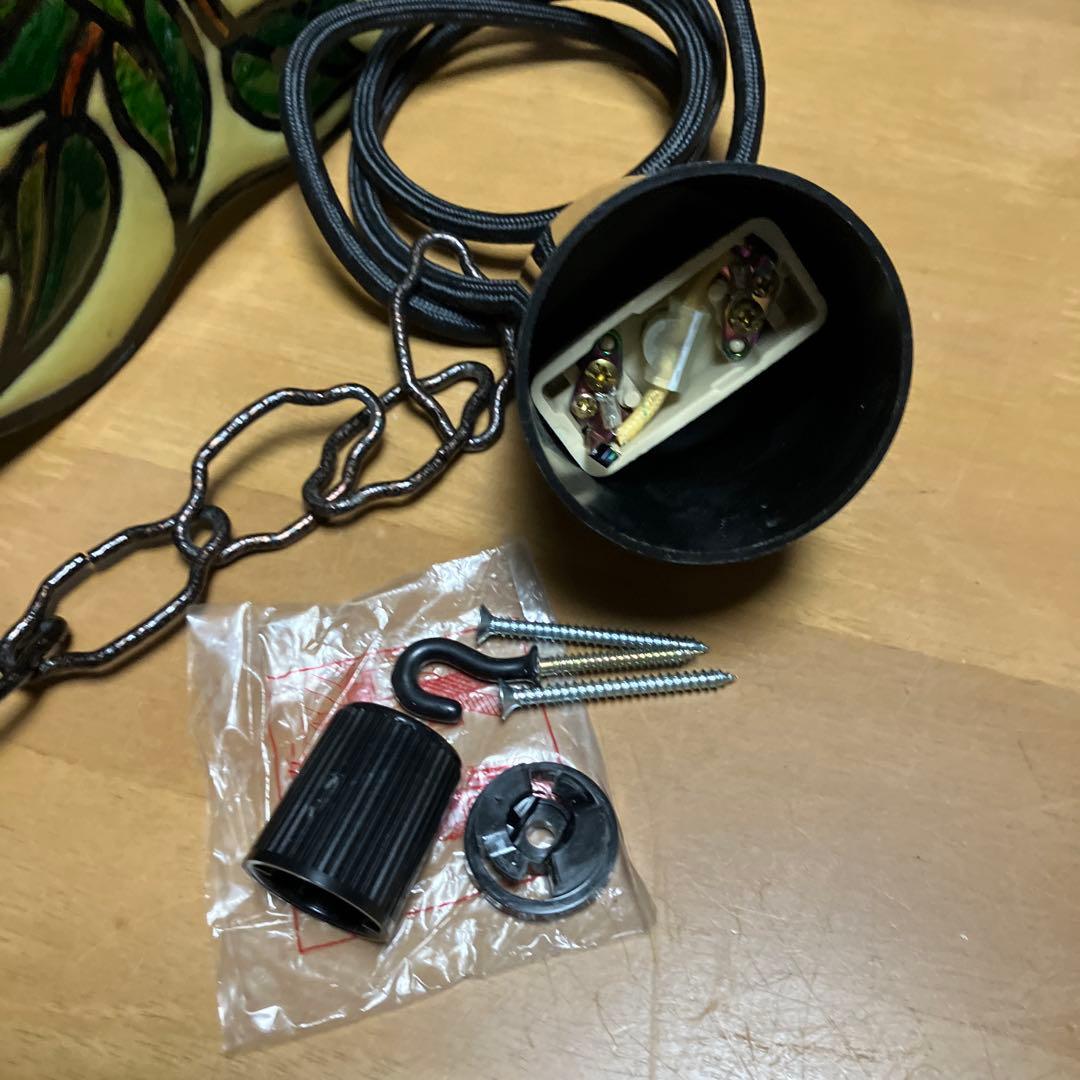 ステンドグラス風ペンダント照明（引掛シーリング式、取付具付き）