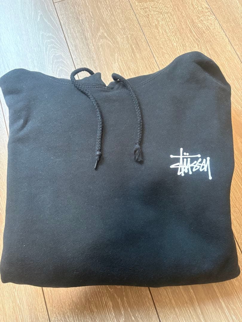 ストゥーシーStüssy ブラック パーカー M