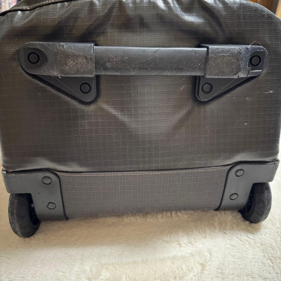 人気パタゴニア　ブラックホール ウィールド ダッフル 40Lグレー