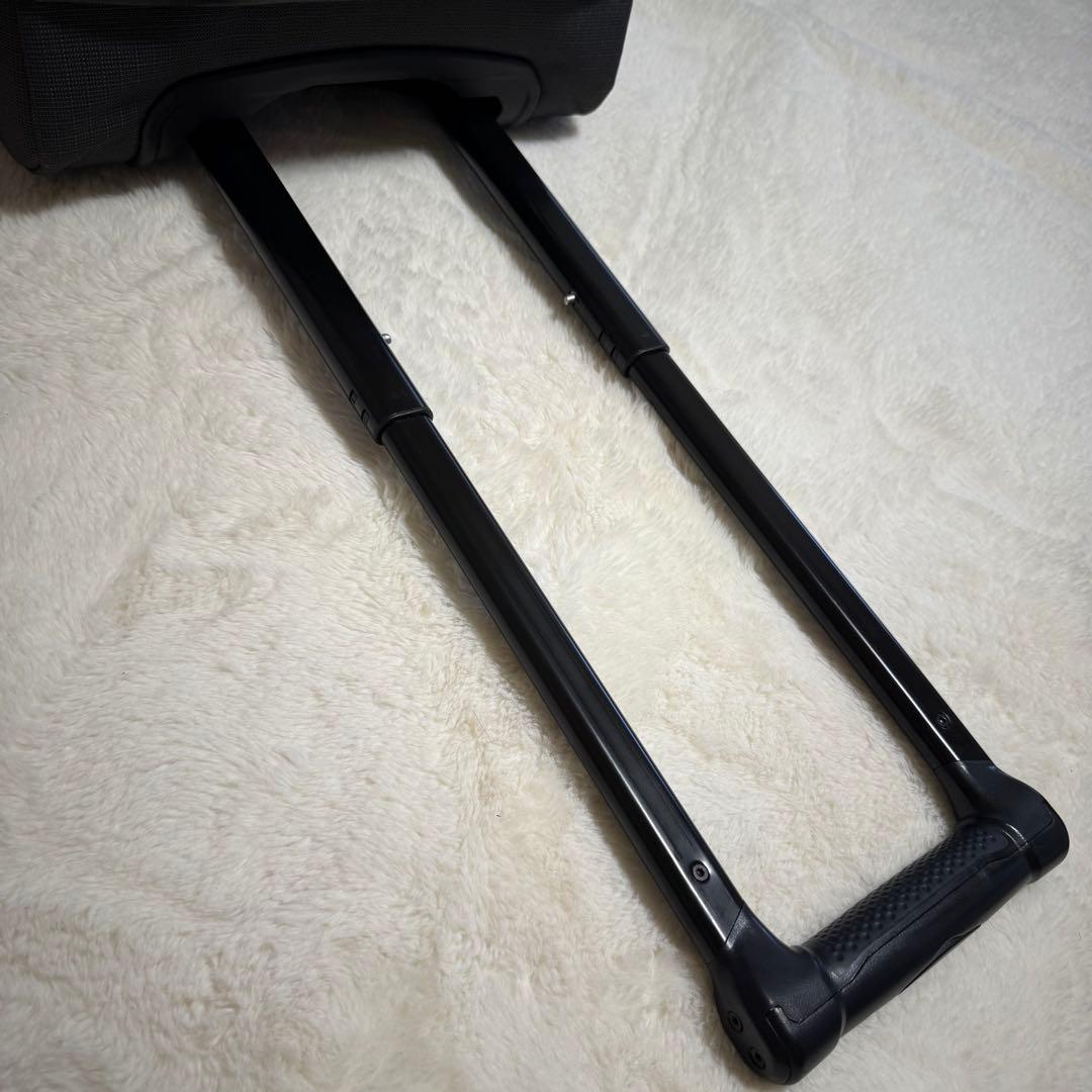 人気パタゴニア　ブラックホール ウィールド ダッフル 40Lグレー