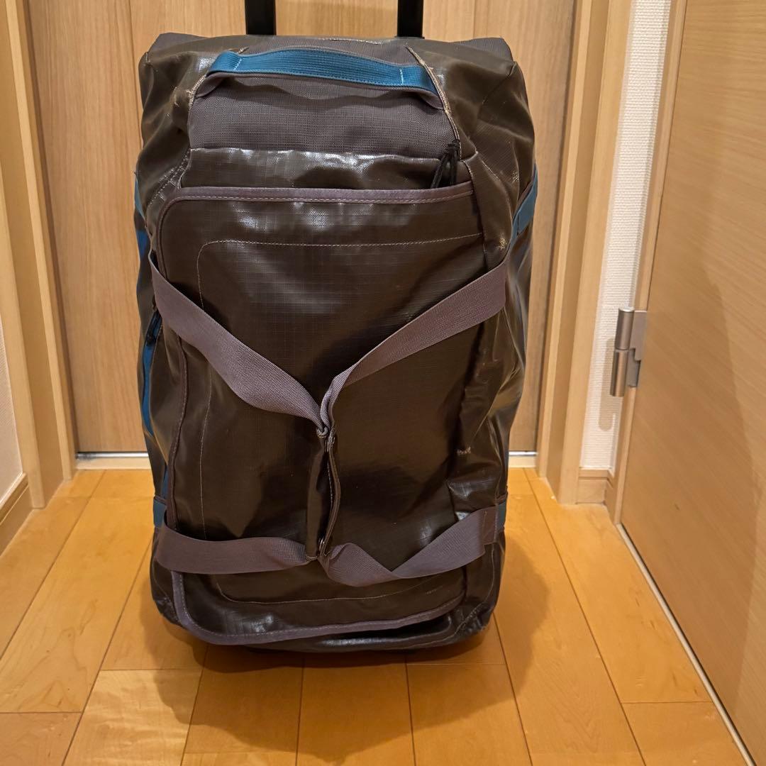 人気パタゴニア　ブラックホール ウィールド ダッフル 40Lグレー