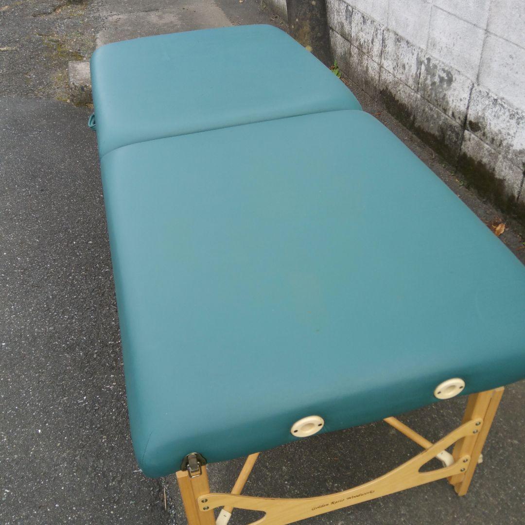 青い折りたたみベッド