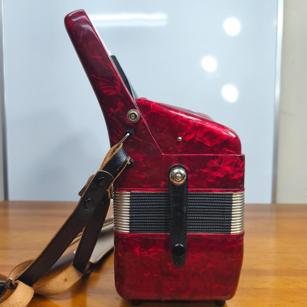 YAMAHA ヤマハ アコーディオン 8905 ケース付　赤