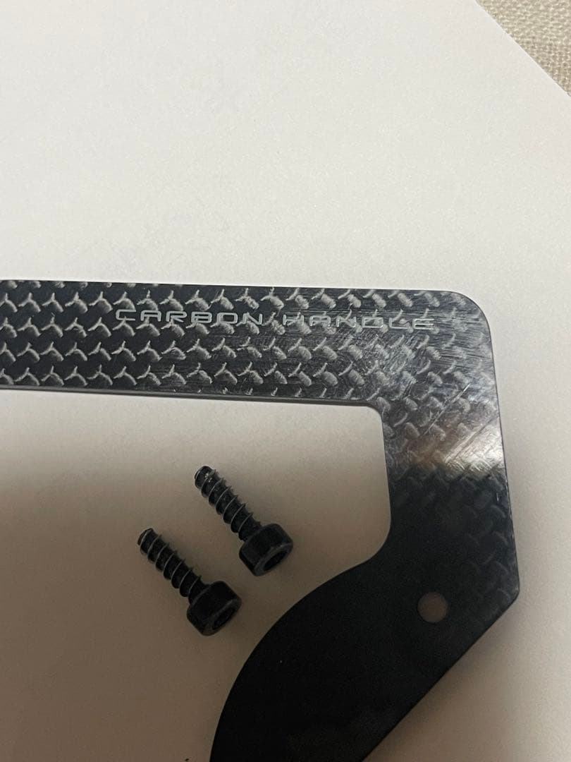 テールスライダーのアルミステアリングとフタバ用カーボンハンドル