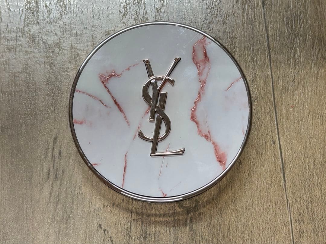 YSL クッションファンデーション 限定デザイン　FREE TO DESIRE