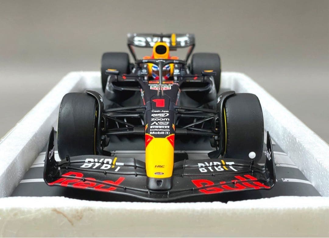 PMA ミニチャンプス 1/18 オラクル レッドブル レーシング RB19