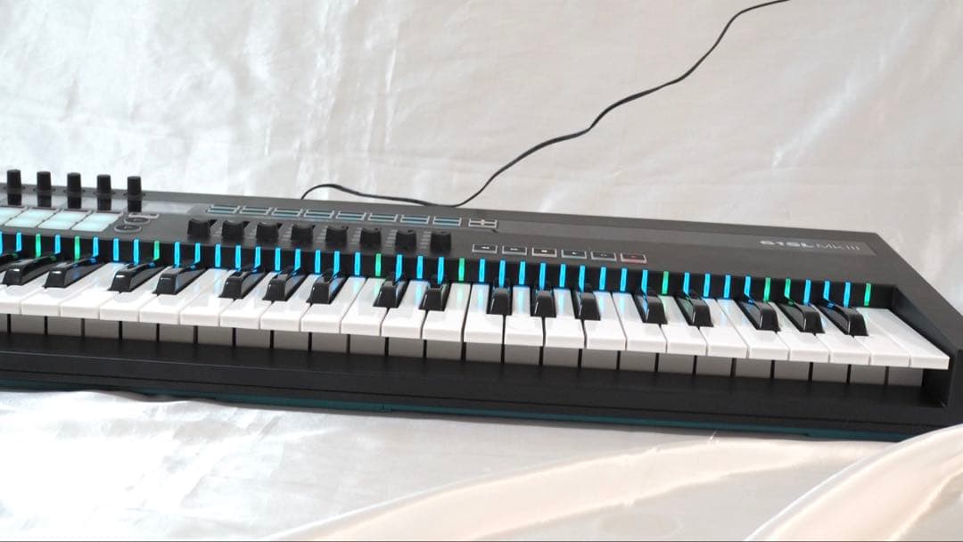 Novation SL MkIII 61鍵（MIDIキーボード）