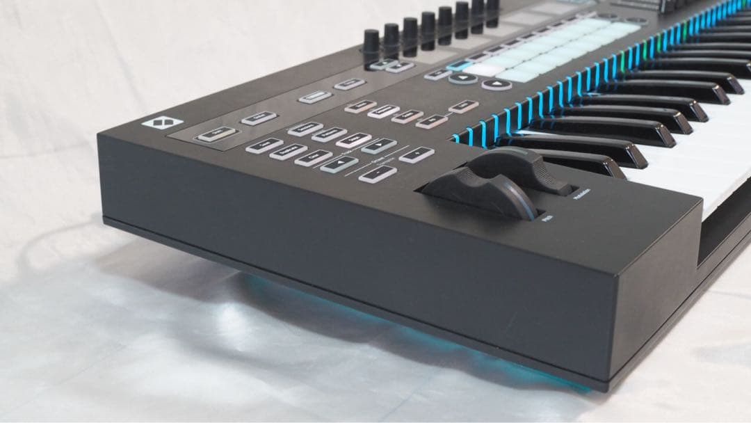 Novation SL MkIII 61鍵（MIDIキーボード）