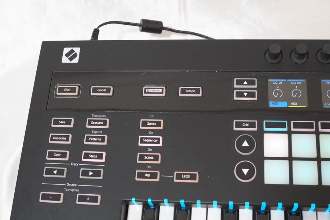 Novation SL MkIII 61鍵（MIDIキーボード）