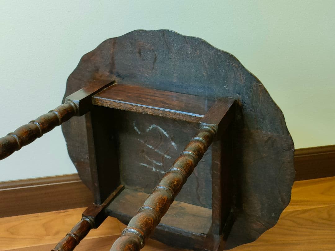 ●英国アンティーク●状態良●コーヒーテーブル・サイドテーブル●装飾脚