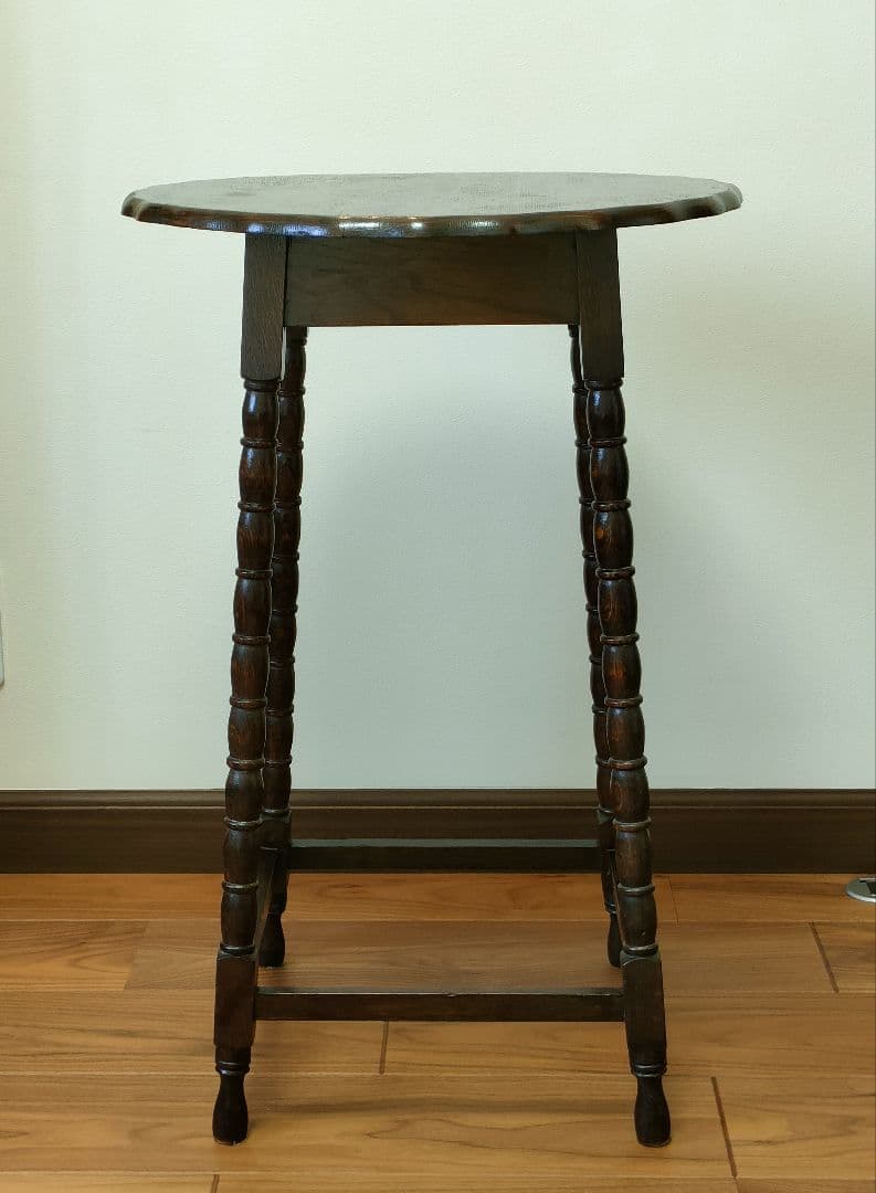 ●英国アンティーク●状態良●コーヒーテーブル・サイドテーブル●装飾脚