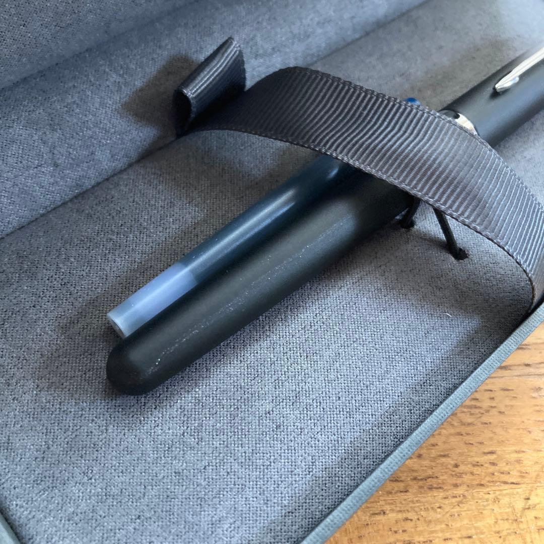 かっこいい正統派　パーカー　万年筆　インク5本付き