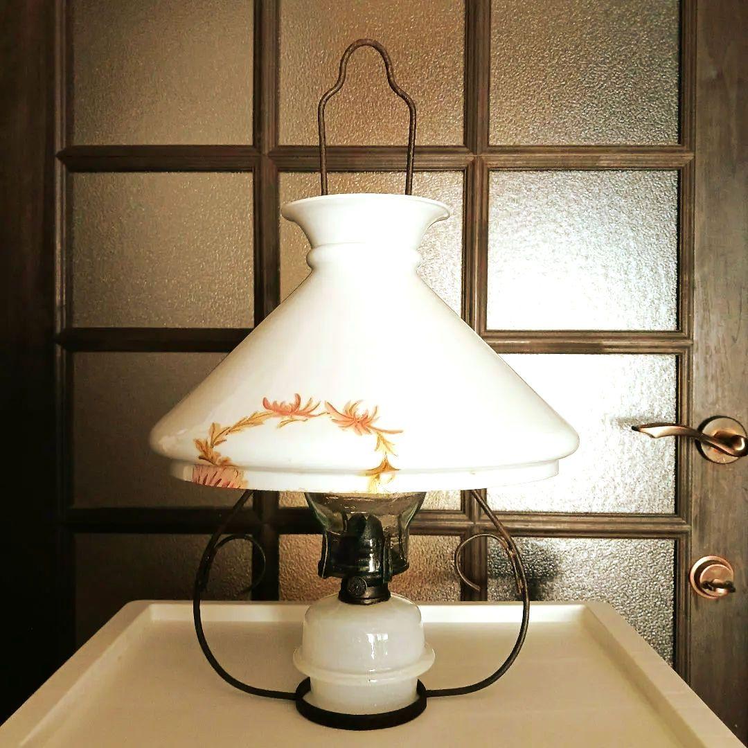 アンティークオイルランプ　　ミルクホワイト