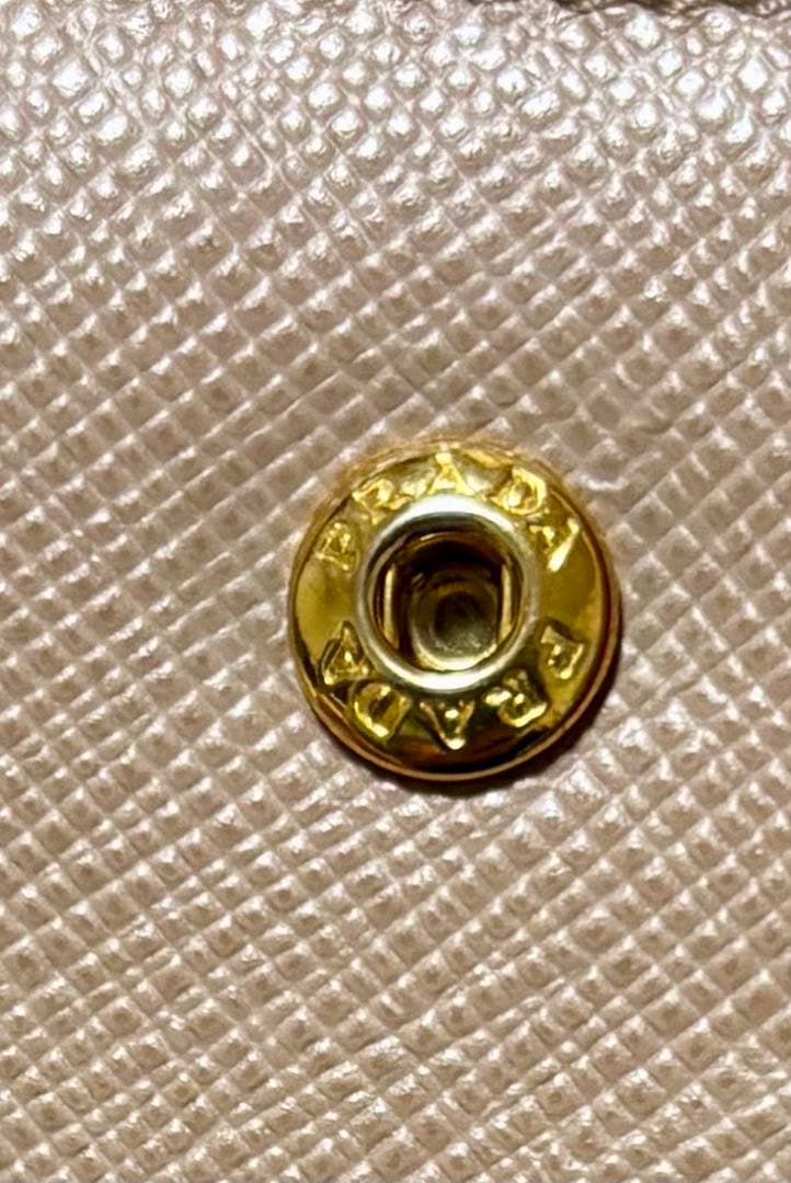 [美品]PRADA サフィアーノメタル 二つ折り財布 1ML225