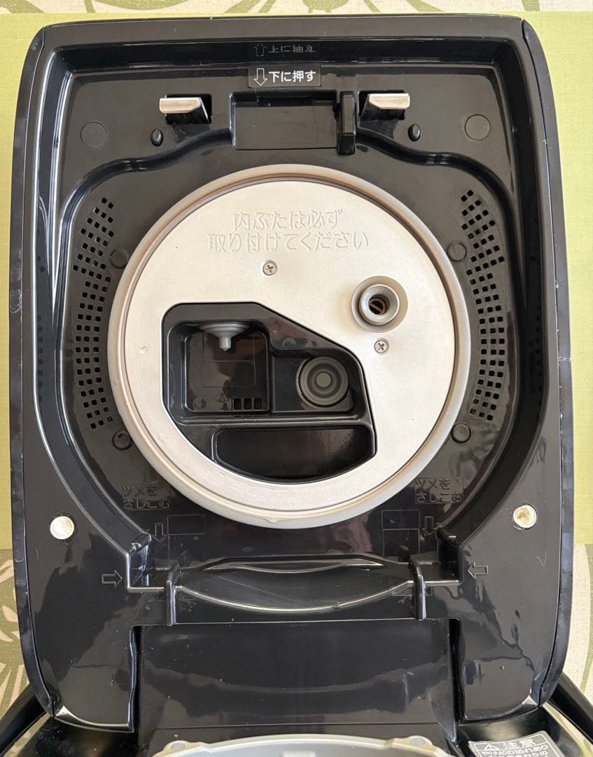 象印 圧力IH炊飯器 炎舞炊き NW-KB10（5.5合炊き）　ジャンク